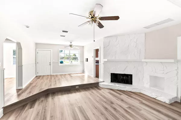 Lake Park, FL 33403,137 Hawthorne DR