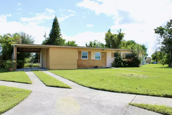 305 SE Airoso BLVD, Port Saint Lucie, FL 34983