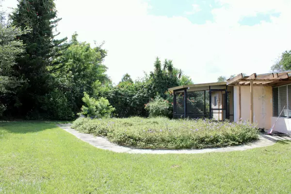 Port Saint Lucie, FL 34983,305 SE Airoso BLVD