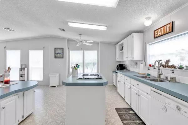 Micco, FL 32976,7648 Kyak CT Q16