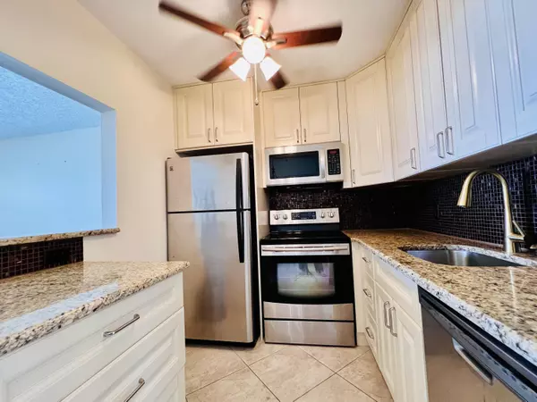 10 Kent A, West Palm Beach, FL 33417