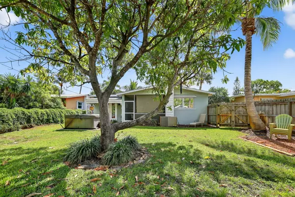 Stuart, FL 34996,262 SE Monterey AVE