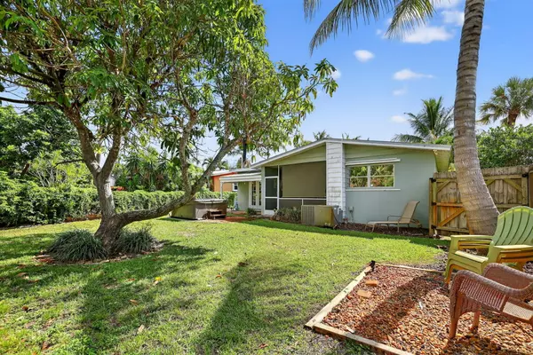 Stuart, FL 34996,262 SE Monterey AVE