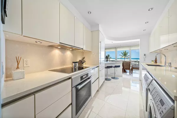 Palm Beach, FL 33480,100 Sunrise AVE 303