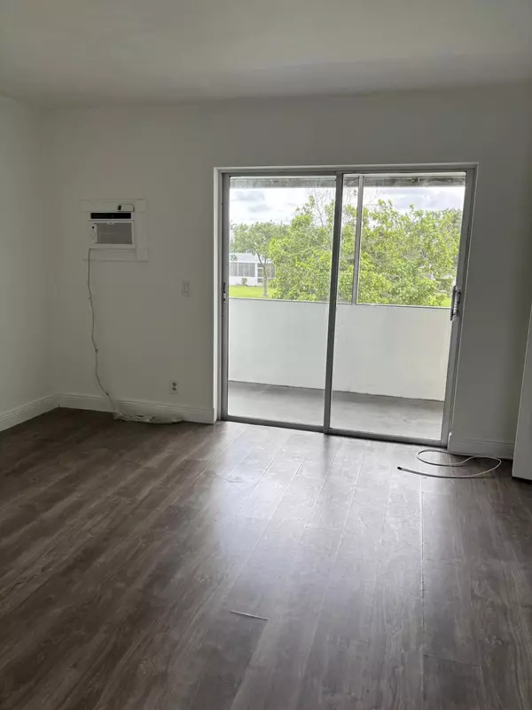 West Palm Beach, FL 33417,218 Windsor J