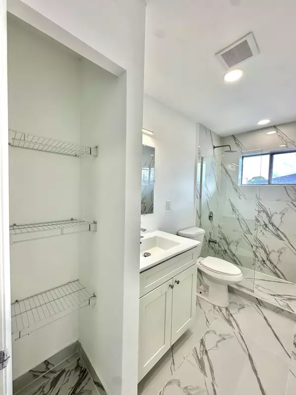 West Palm Beach, FL 33407,102 E Tiffany DR 4