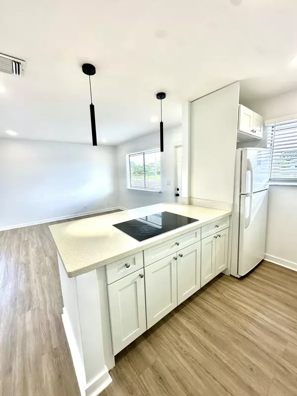 West Palm Beach, FL 33407,102 E Tiffany DR 4