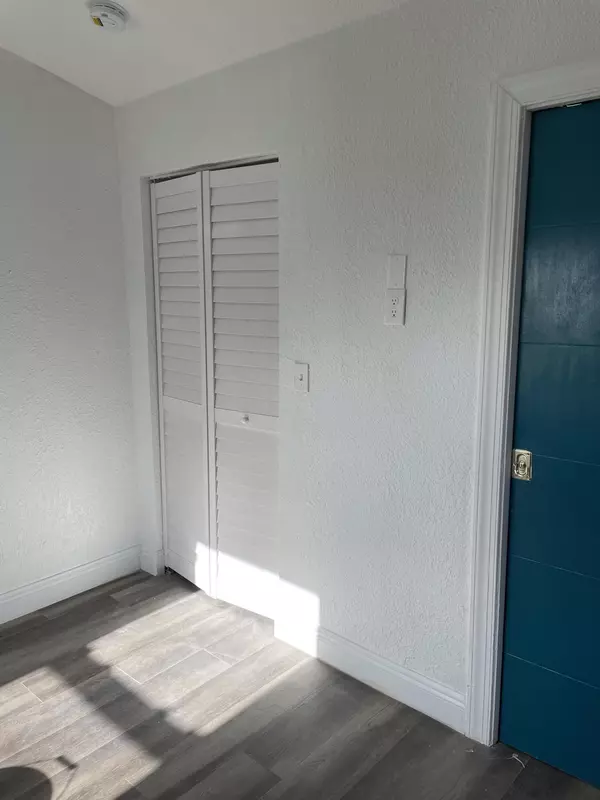Riviera Beach, FL 33404,825 W 3rd ST 4