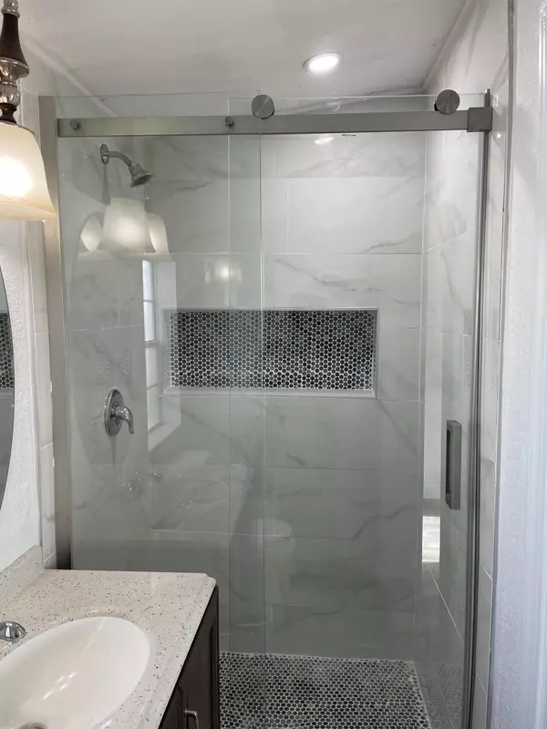 Riviera Beach, FL 33404,825 W 3rd ST 4