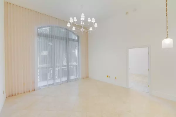 West Palm Beach, FL 33401,701 S Olive AVE 206