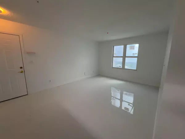 Boynton Beach, FL 33426,2319 N Congress AVE 23