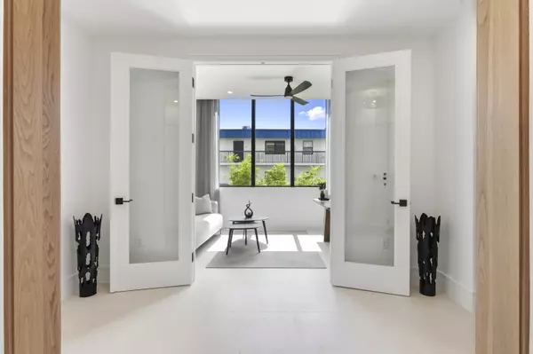 Singer Island, FL 33404,2323 Lake DR 201