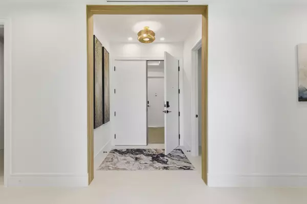 Singer Island, FL 33404,2323 Lake DR 201