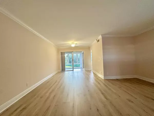 Boynton Beach, FL 33435,33 Colonial Club DR 203