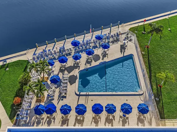 33 Colonial Club DR 203, Boynton Beach, FL 33435