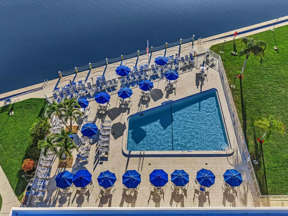 Boynton Beach, FL 33435,33 Colonial Club DR 203