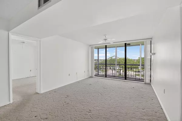 Boca Raton, FL 33433,6193 Balboa CIR 403