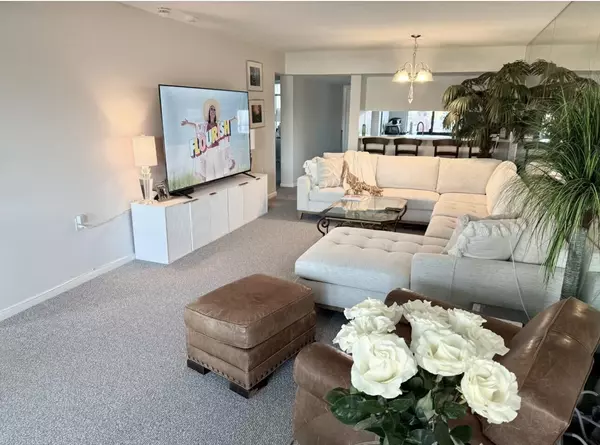 West Palm Beach, FL 33409,3501 Village BLVD 204