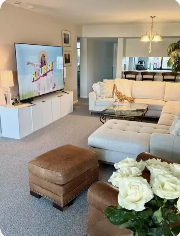 West Palm Beach, FL 33409,3501 Village BLVD 204