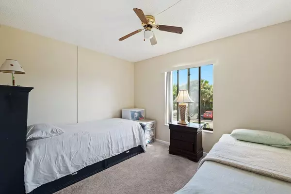 West Palm Beach, FL 33409,1111 Green Pine BLVD A2