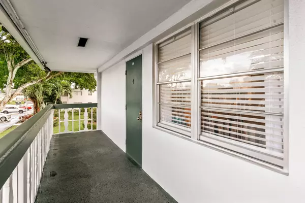 Deerfield Beach, FL 33442,184 Oakridge L 184