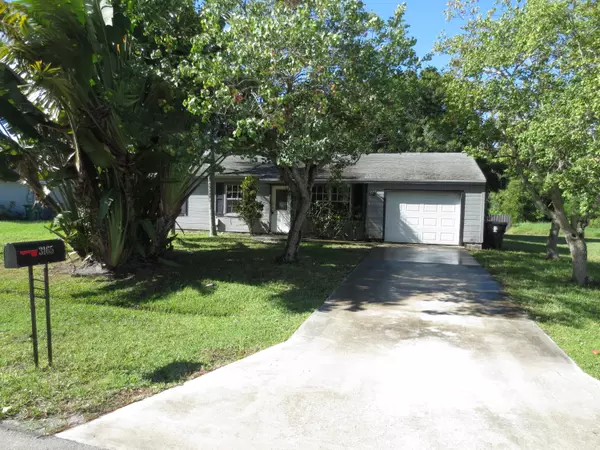 3165 SE East Blackwell DR, Port Saint Lucie, FL 34952
