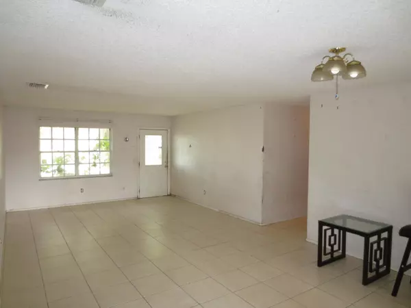 Port Saint Lucie, FL 34952,3165 SE East Blackwell DR