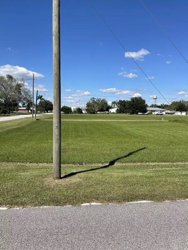 699 SW Avenue R, Moore Haven, FL 33471
