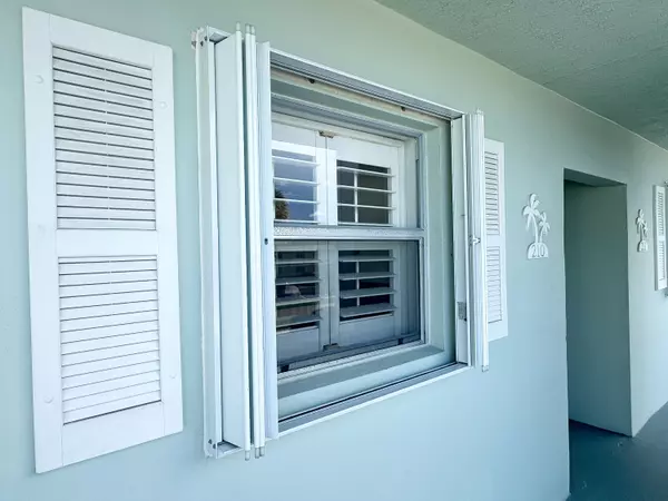 North Palm Beach, FL 33408,120 Wettaw LN 210