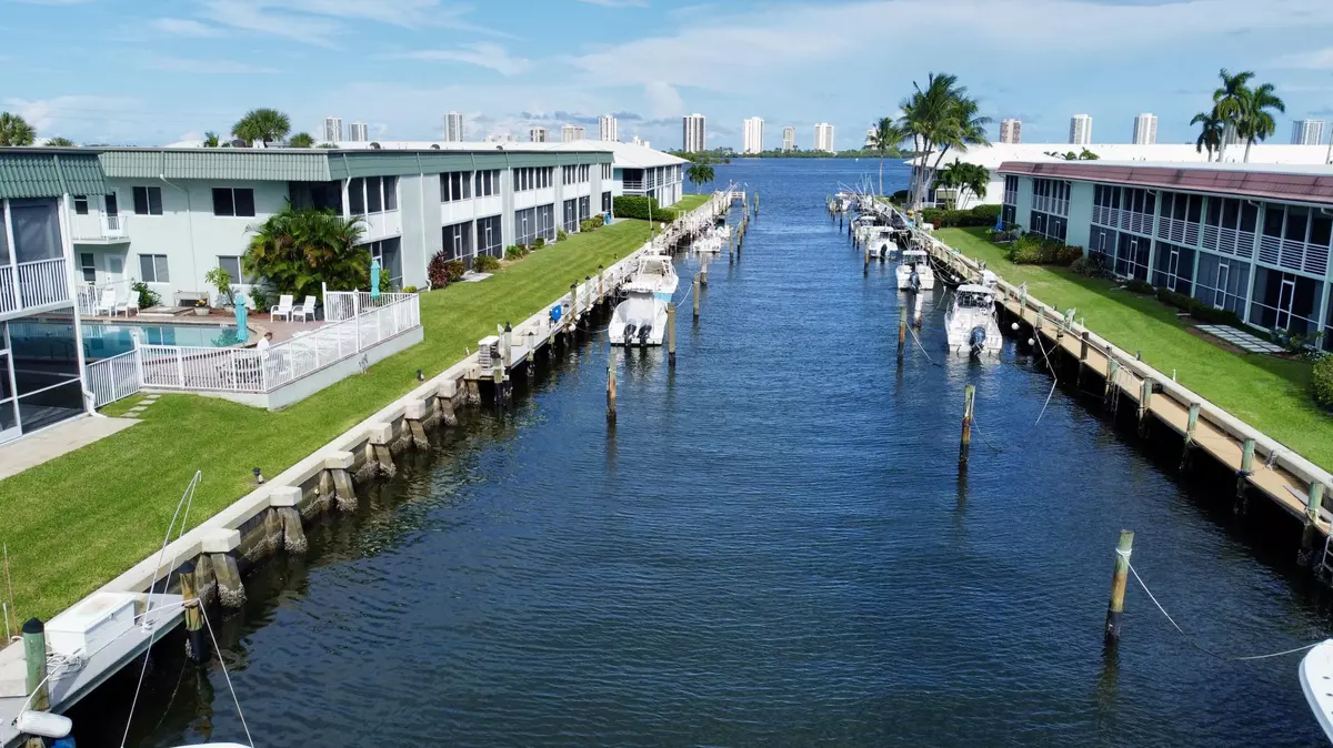 North Palm Beach, FL 33408,120 Wettaw LN 210