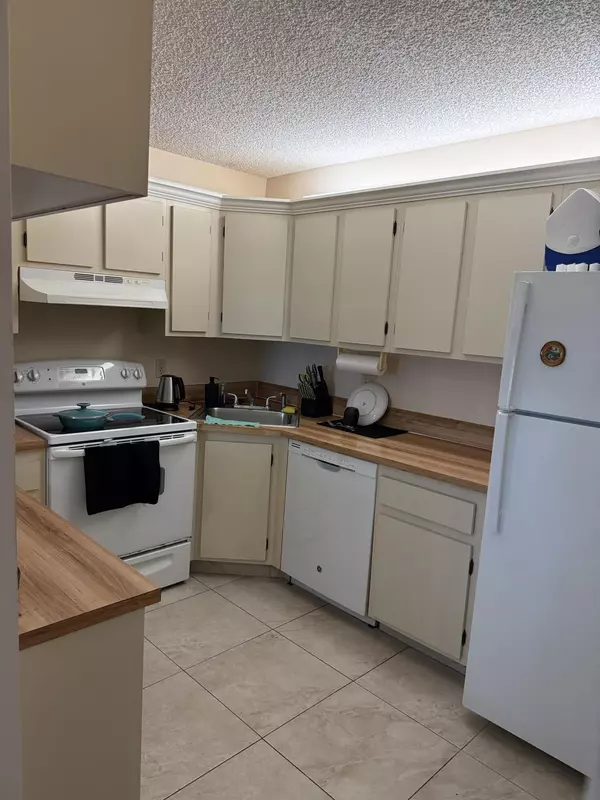 Greenacres, FL 33415,707 Sunny Pine WAY F2