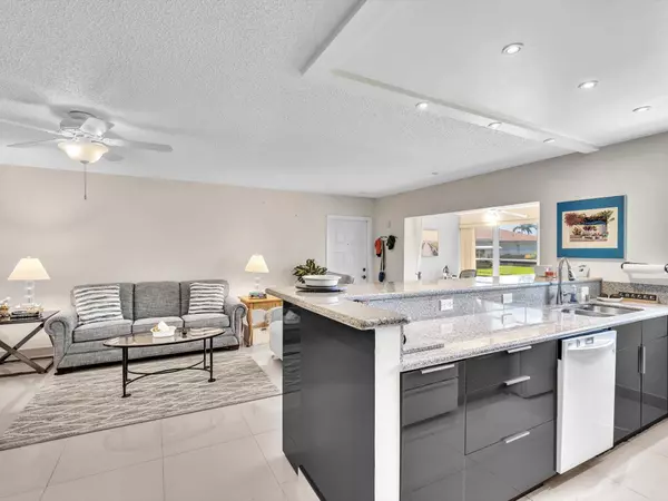 Delray Beach, FL 33445,4855 NW 3rd CT C