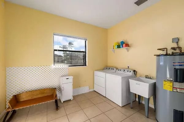 Wellington, FL 33414,2760 Appaloosa TRL Barn