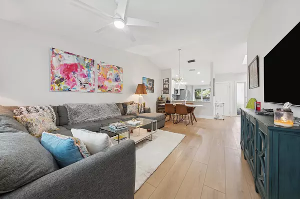 Royal Palm Beach, FL 33411,441 Midsummer CT