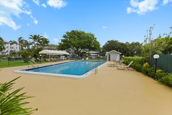 Oakland Park, FL 33309,112 Royal Park DR 4b