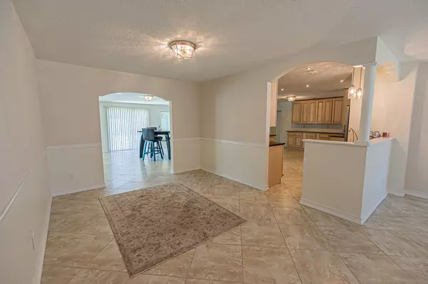 Port Saint Lucie, FL 34983,471 SE Lamon LN