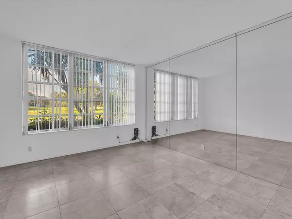 Pompano Beach, FL 33069,3510 Oaks Way 103