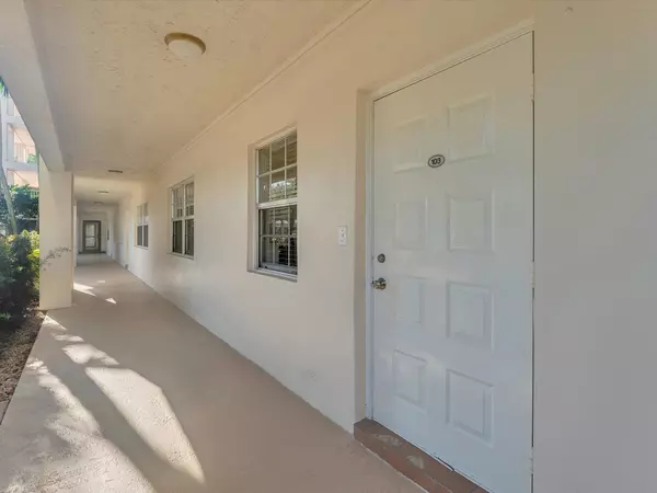 Pompano Beach, FL 33069,3510 Oaks Way 103