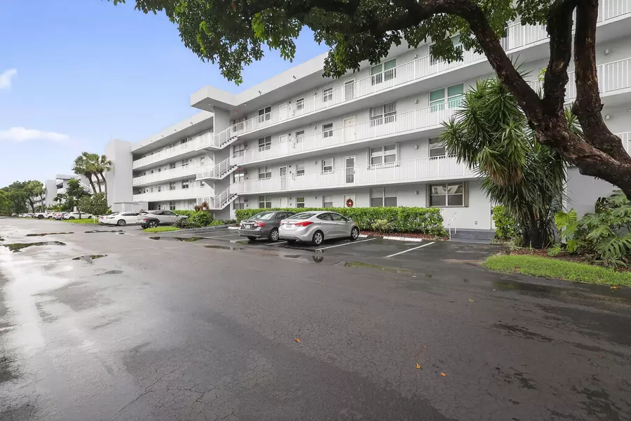 111 Royal Park DR 4a, Oakland Park, FL 33309