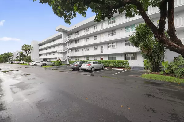 111 Royal Park DR 4a, Oakland Park, FL 33309