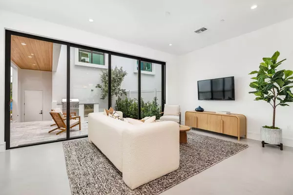 West Palm Beach, FL 33401,1933 Dock ST