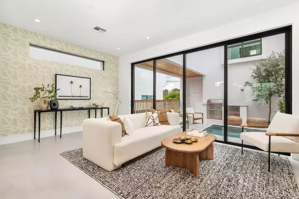 West Palm Beach, FL 33401,1975 Dock ST