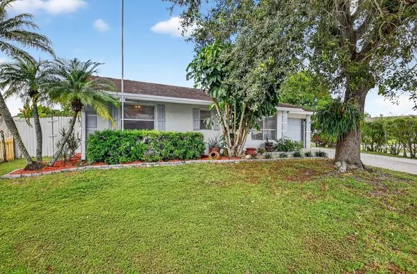 6533 Athena DR, Lake Worth, FL 33463