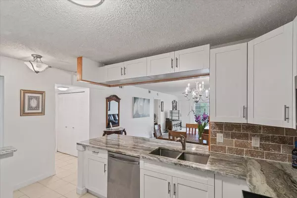 Boca Raton, FL 33496,9244 Flynn CIR 2