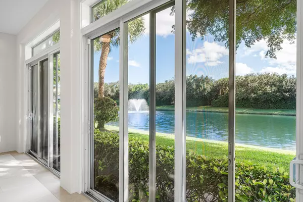 Palm Beach Gardens, FL 33418,106 Palm Bay DR B