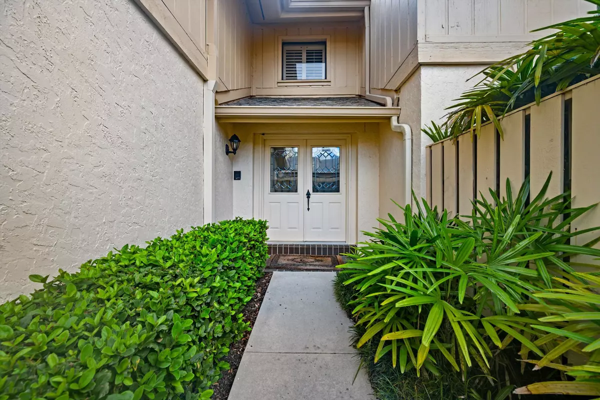 Jupiter, FL 33477,16914 Waterbend DR 270