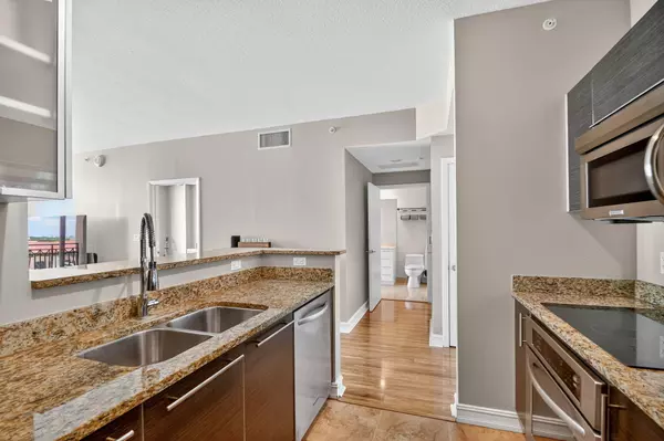 West Palm Beach, FL 33401,550 Okeechobee BLVD 821