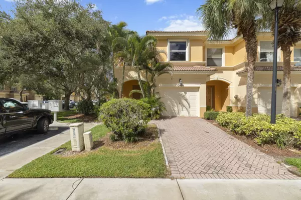 340 River Bluff LN, Royal Palm Beach, FL 33411