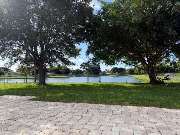 Boynton Beach, FL 33472,5431 Courtney CIR