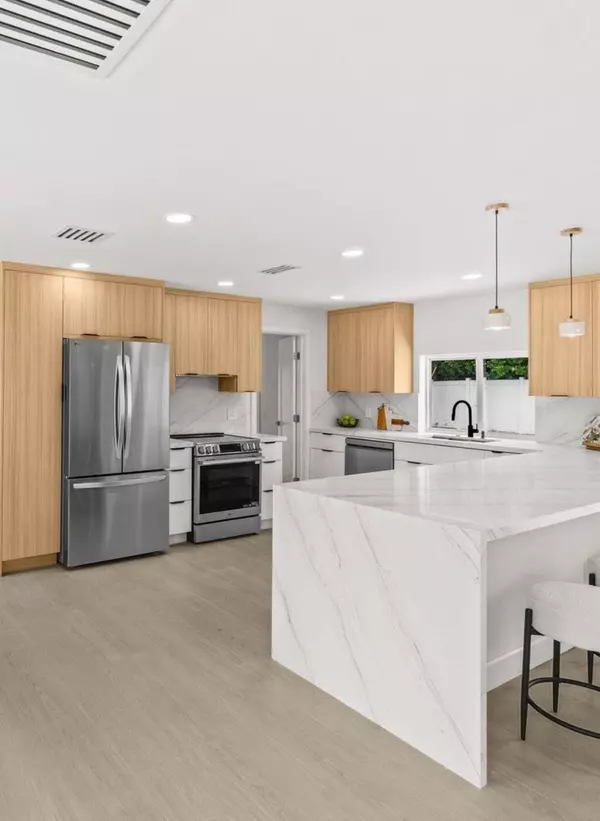 608 SE 2nd Avenue AVE, Delray Beach, FL 33483